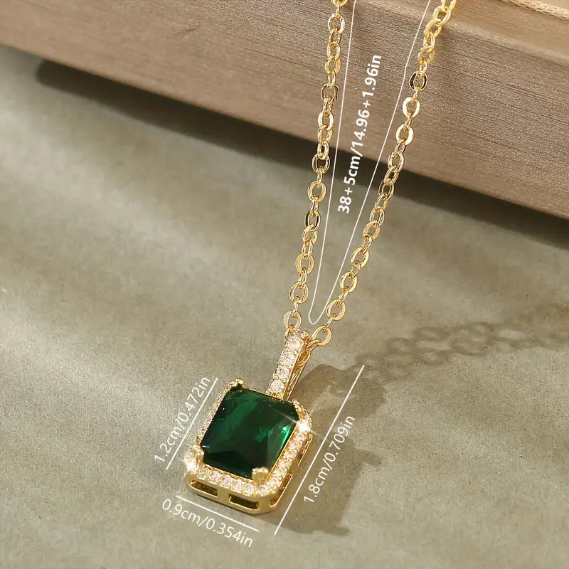 Kulta Smaragdi Rectangular Halo Kaulakoru