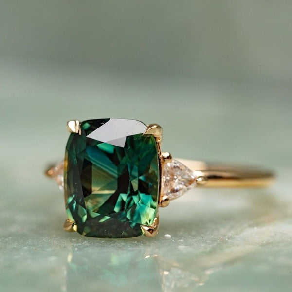 Vintage-Inspired Green Gemstone Sormus | Kulta